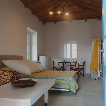 Traditional House In Mitata Next To The Canyon! Kythira Town